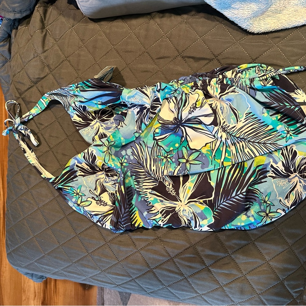 Croft & Barrow Women's Blue Floral Swim Top Tankini top only size 12 NWT